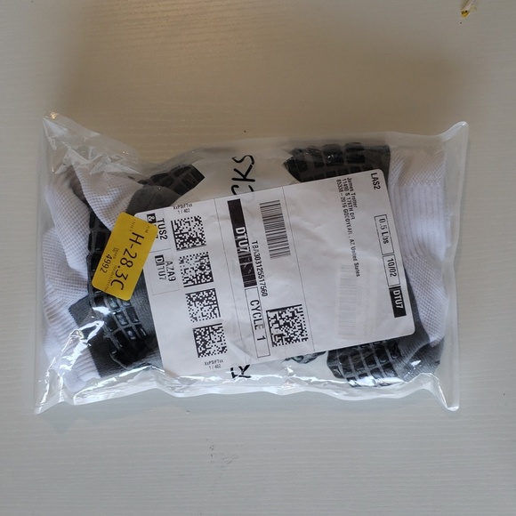 Non skid socks with rubber bottoms. Rative socks - Picture 2 of 8